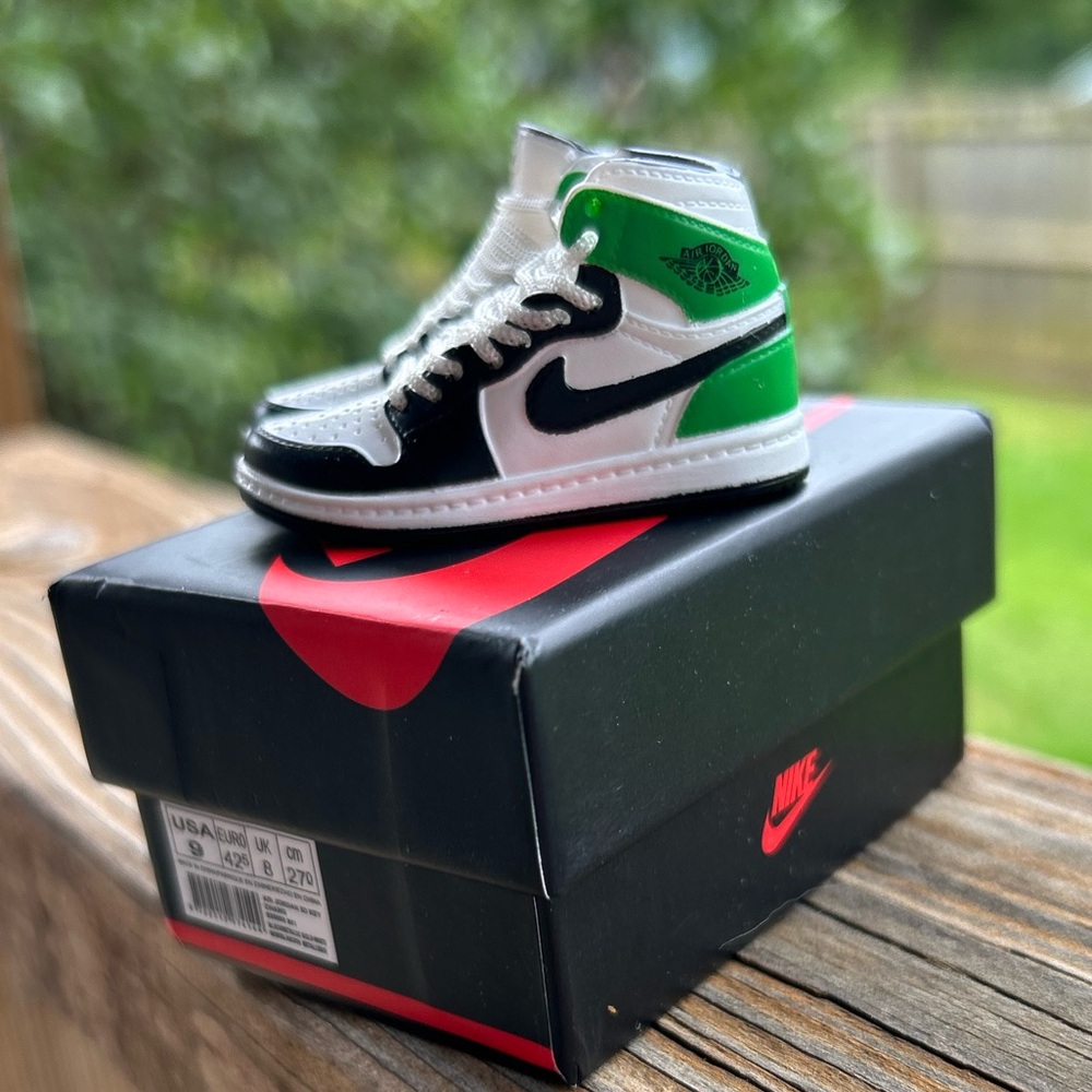 Nike Air Jordan 1 Mini Sneaker (White, Black, Green) Collectable
